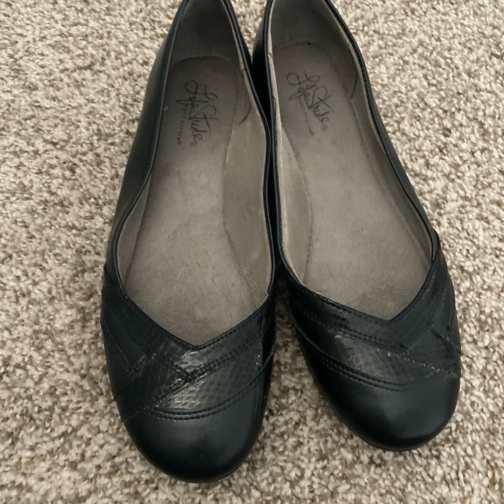 Life Stride Black Flats Elegant Comfort